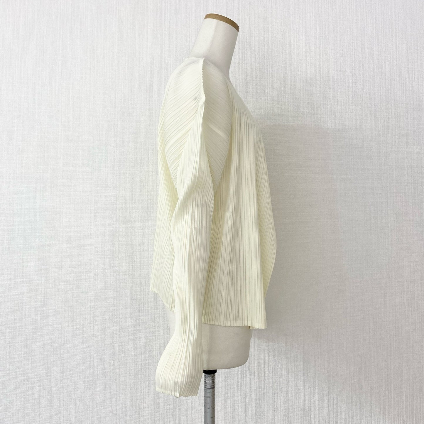 11c14 《美品》 PLEATS PLEASE プリーツプリーズ プリーツカーディガン 3 クリーム 日本製 ISSEY MIYAKE イッセイミヤケ PP04-JD623