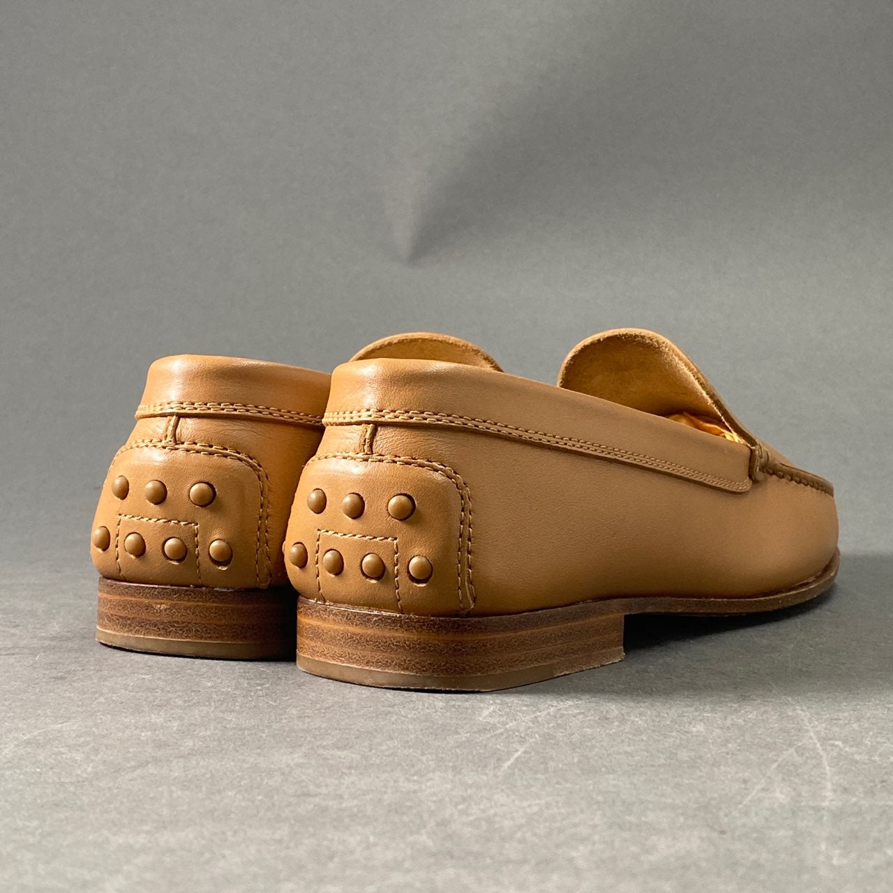 6a24 《美品》 TOD'S トッズ イタリア製 ドライビングシューズ スリッポン シューズ ローファー 5 1/2 ベージュ レザー MADE IN ITALY ロゴ刻印 靴