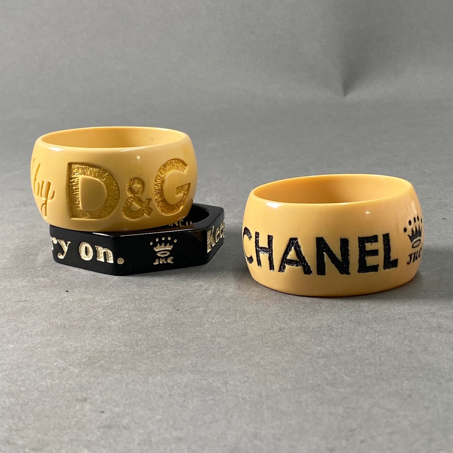 A25 《3点セット》 Jessica Kagan Cushman ジェシカ ケーガン クッシュマン JKC バングル ブレスレット アクセサリー ベージュ2点 ブラック1点 3点まとめ