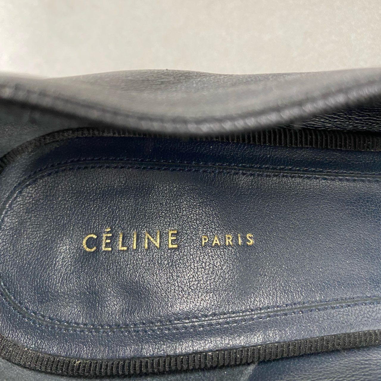 4c1 CELINE セリーヌ イタリア製 エッセンシャルVネック ポインテッドトゥ ヒール パンプス 37.5 ブラック レザー MADE IN ITALY