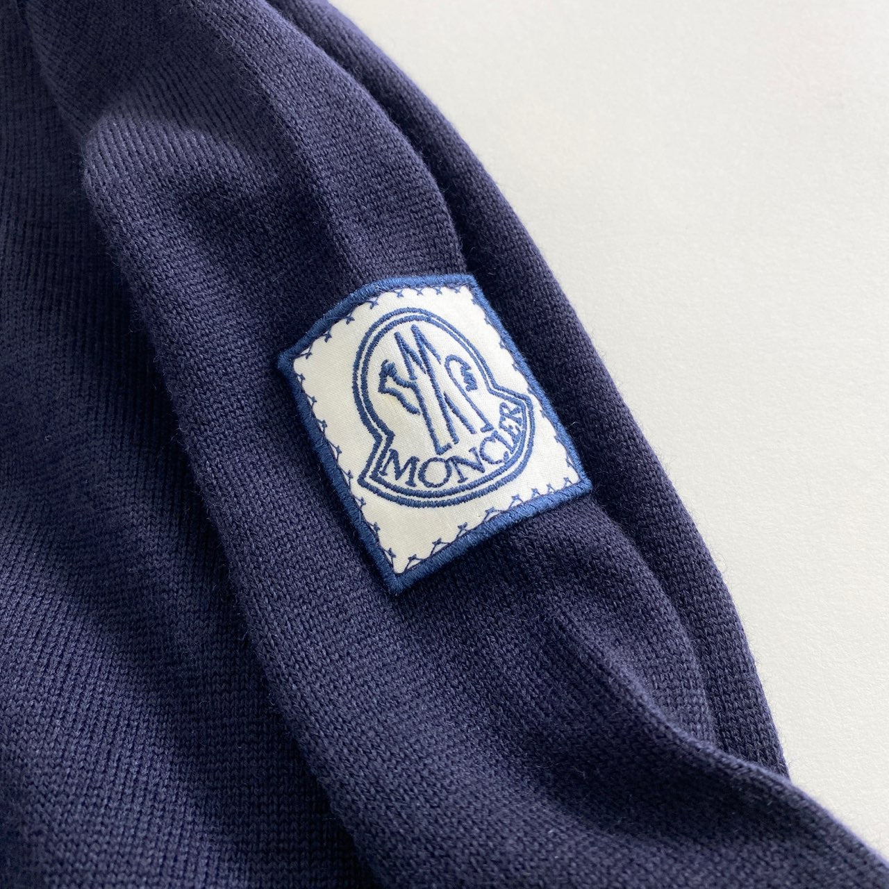 42L7 イタリア製 MONCLER モンクレール MAGLIA TRICOT CARDIGAN M ネイビー カーディガン 羽織 Vネック ワッペン