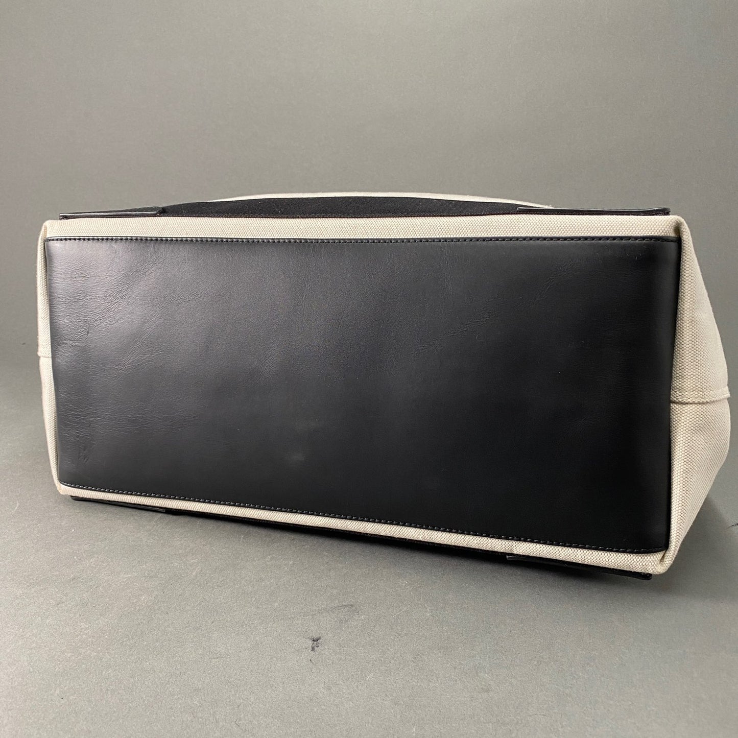 2L16 《美品》 BALENCIAGA バレンシアガ 339936 ネイビーカバス トートバッグ ポーチ付 ナチュラル/ブラック クリーム キャンバス
