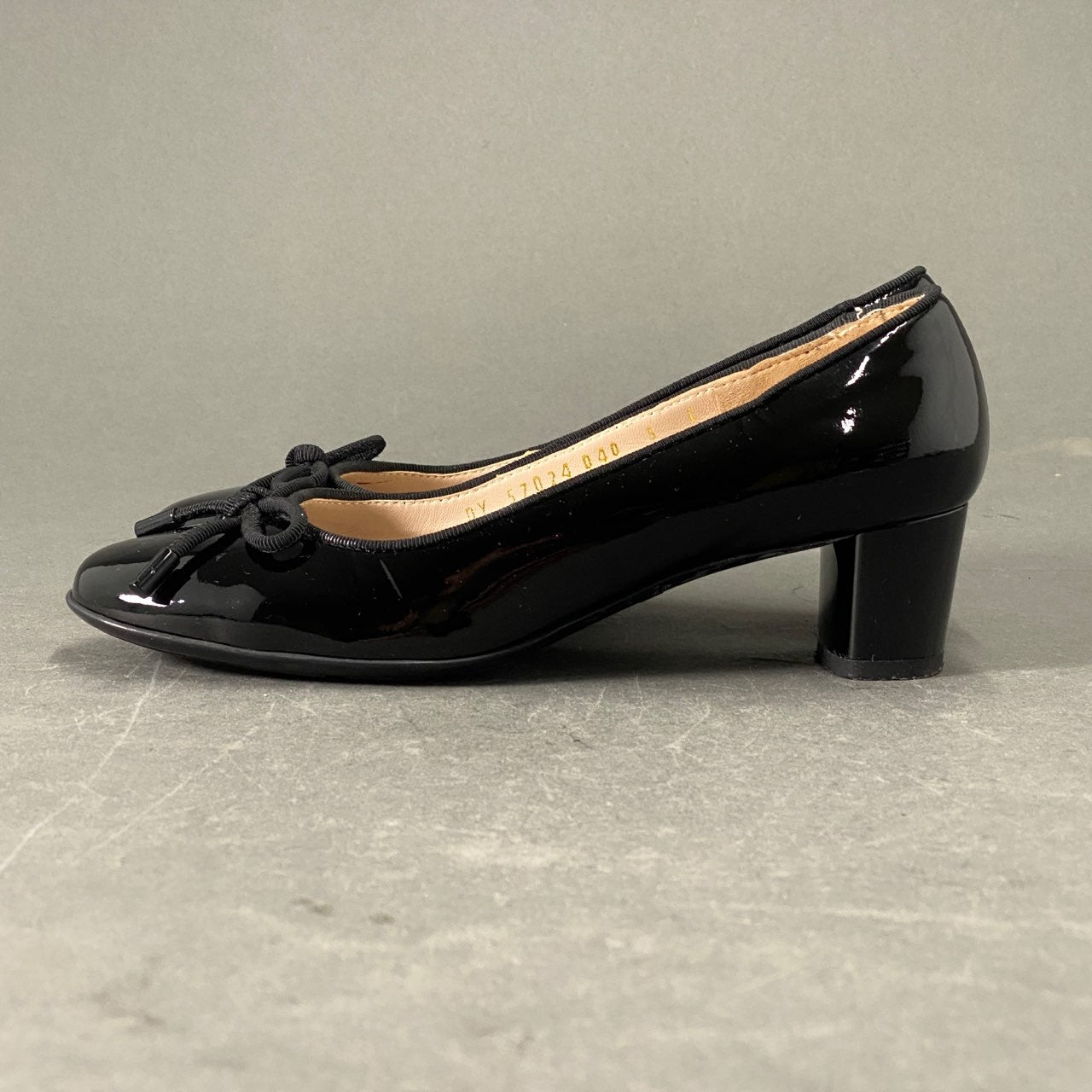 1L7 Salvatore Ferragamo サルヴァトーレ フェラガモ パテントリボンパンプス 5 ブラック パテントレザー チャンキーヒール ロープ