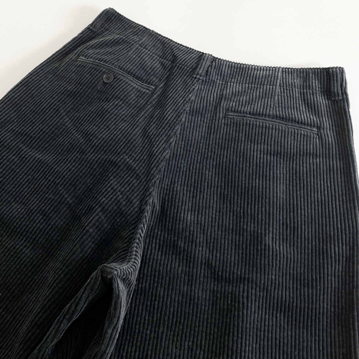 15a21 《未使用保管品》 大きいサイズ 日本製 KUON クオン コーデュロイパンツ FANAGE CORDUROY XL ブラック 3/4Trousers ボトムス コットン100% タグ付き 定価\33,000