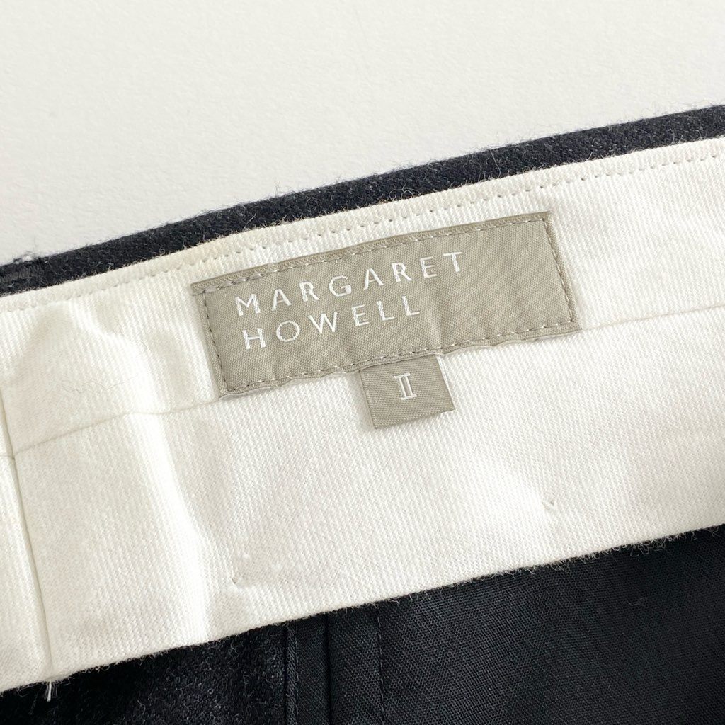 51c20 《未使用》 定価¥29,400 MARGARET HOWELL マーガレットハウエル ウールスラックスパンツ 2 ブラック 日本製 センタープレス タグ付き MHL
