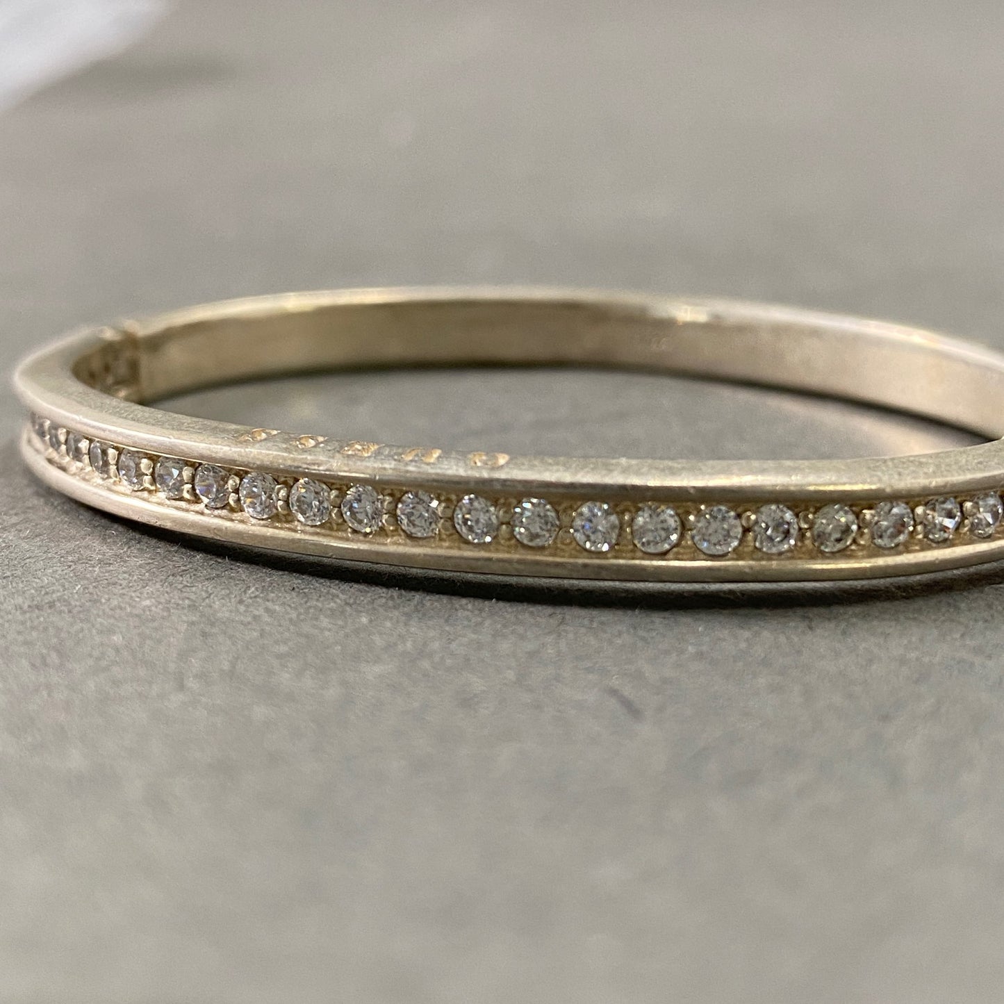 k7 GUESS ゲス ラインストーン シルバーバングル 32石 シルバー S925 SILVER ブレスレット アクセサリー 腕輪 ラグジュアリー 小物