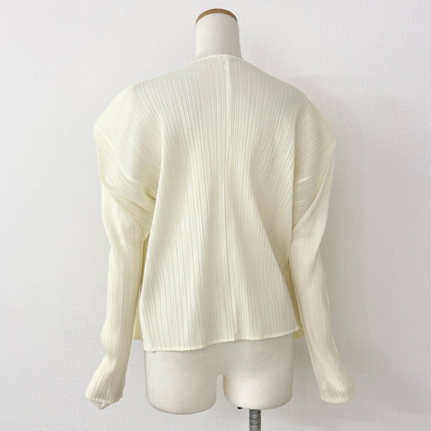 11c14 《美品》 PLEATS PLEASE プリーツプリーズ プリーツカーディガン 3 クリーム 日本製 ISSEY MIYAKE イッセイミヤケ PP04-JD623