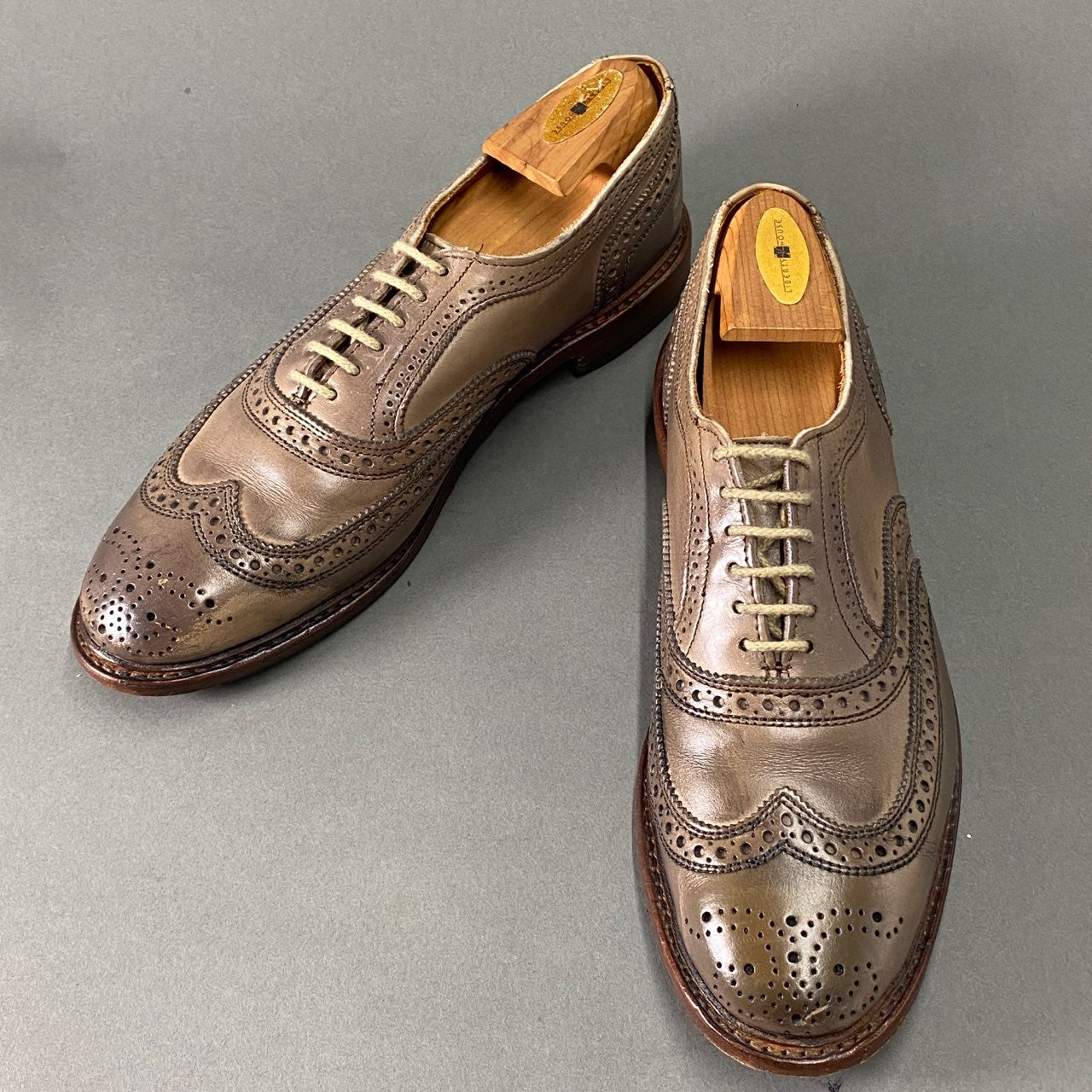 3L10 Allen Edmonds アレンエドモンズ Neumok 2.0 ニュモク ウイングチップ ドレスシューズ 9 1/2(28~28.5cm相当) グレージュ レザー