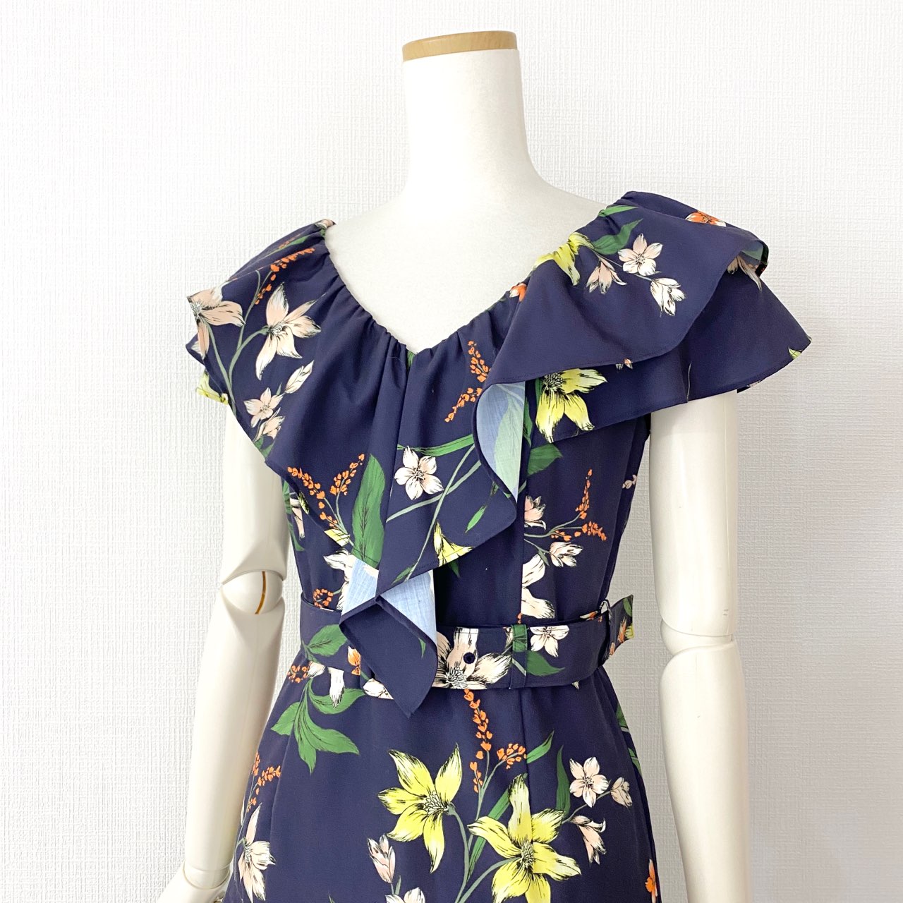 33A14 GRACE CONTINENTAL グレースコンチネンタル ノースリーブフラワープリントフリルドレス 36 ネイビー ワンピース 花柄 春夏