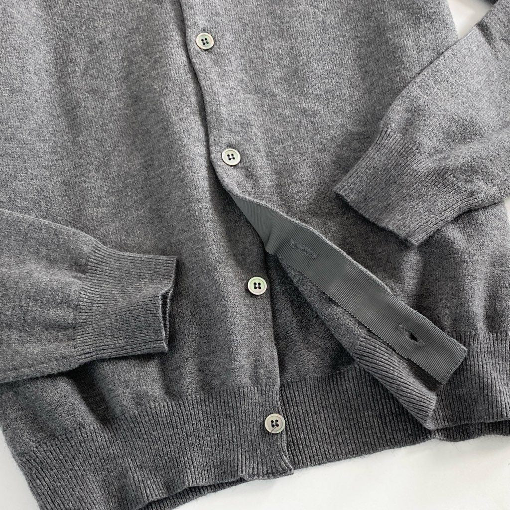 54c6 《美品》 PLAY COMME des GARCONS プレイ コムデギャルソン AD2019 ワンポイントワッペン クルーネックカーディガン M グレー ハート