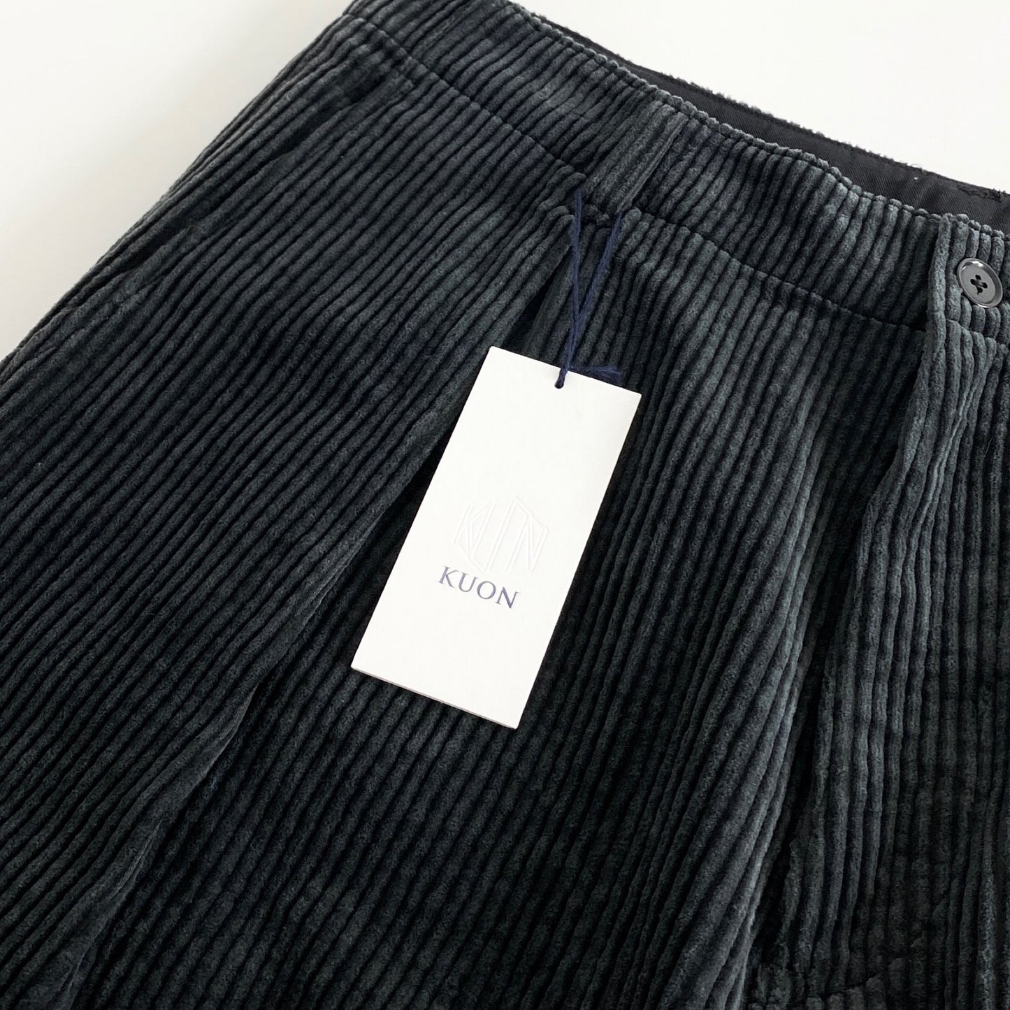 15a21 《未使用保管品》 大きいサイズ 日本製 KUON クオン コーデュロイパンツ FANAGE CORDUROY XL ブラック 3/4Trousers ボトムス コットン100% タグ付き 定価\33,000