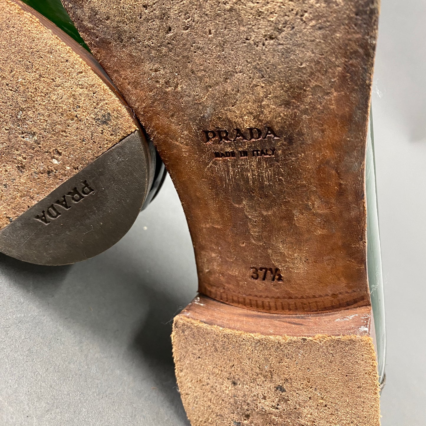 4a18 イタリア製 PRADA プラダ ローファー 37.5 グリーン レザー エナメル パンプス ヒール