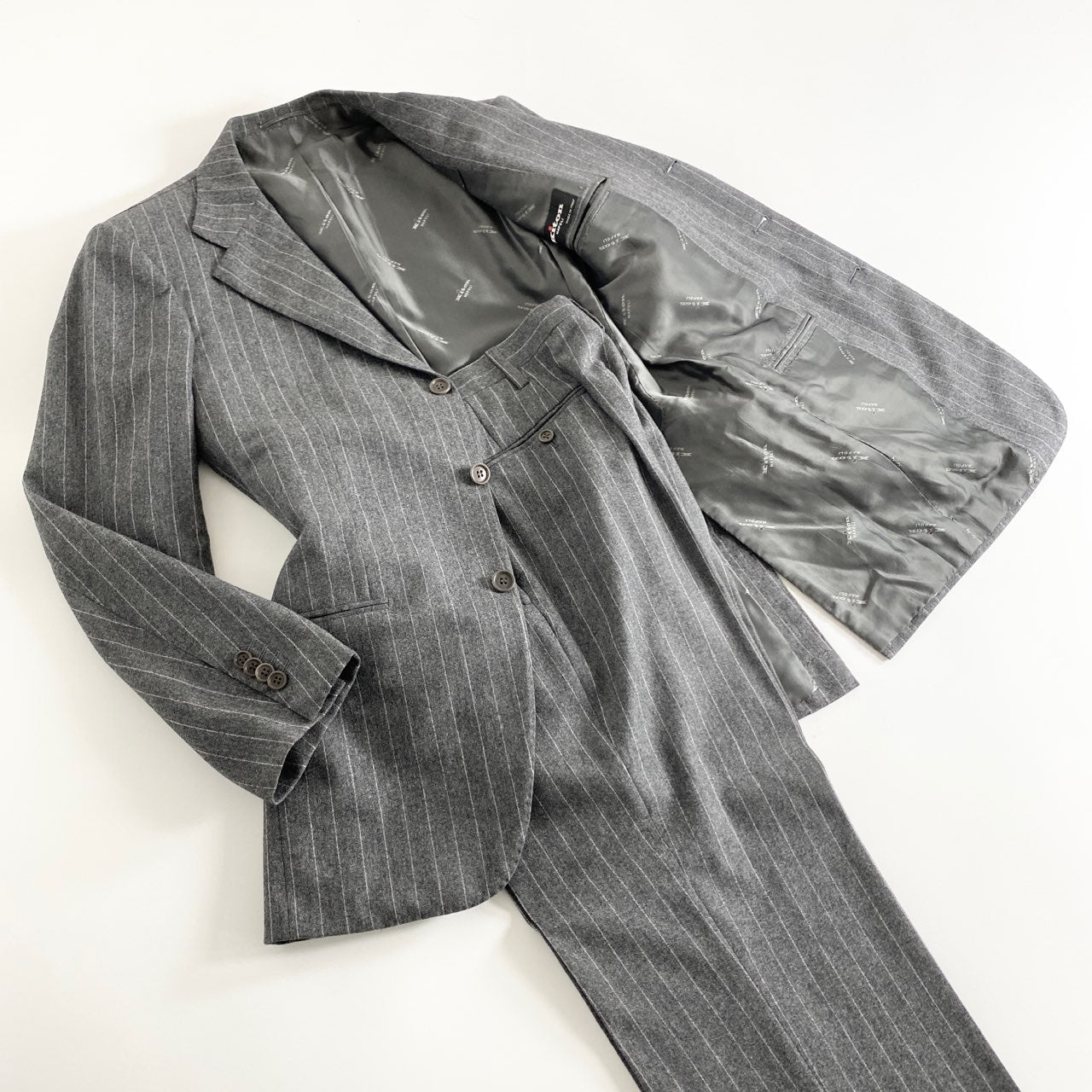53a17 イタリア製 Kiton NAPOLI キートンナポリ セットアップスーツ 上下セット 44 グレー ストライプ ウール