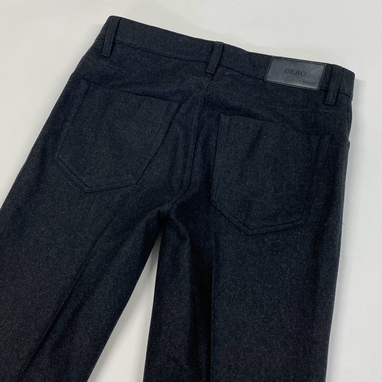 70a15 SIVIGLIA シビリア HERO ヒーロー スラックスパンツ センタープレス キャロットフィット ウール混 イタリア製 メンズ 紳士服 ボトムス 31 ダークグレーu02t