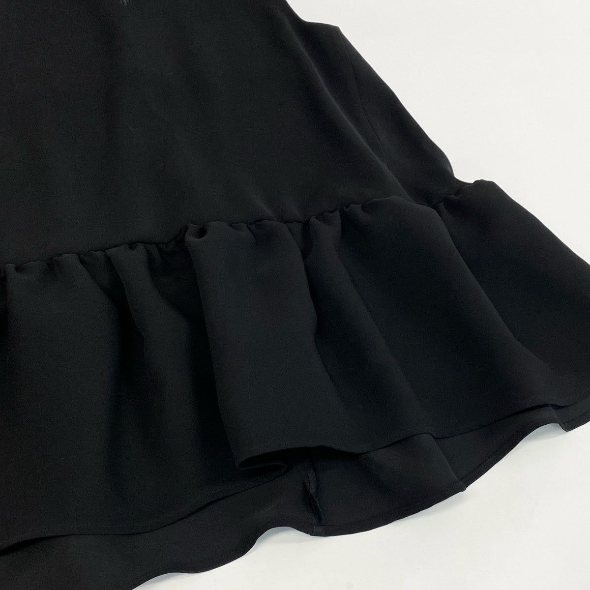 70g1 《極美品》 YOKO CHAN ヨーコチャン 2025年モデル ノースリーブVネックヘムギャザーブラウス YCB-225-477 サイズ36 ブラックt18r