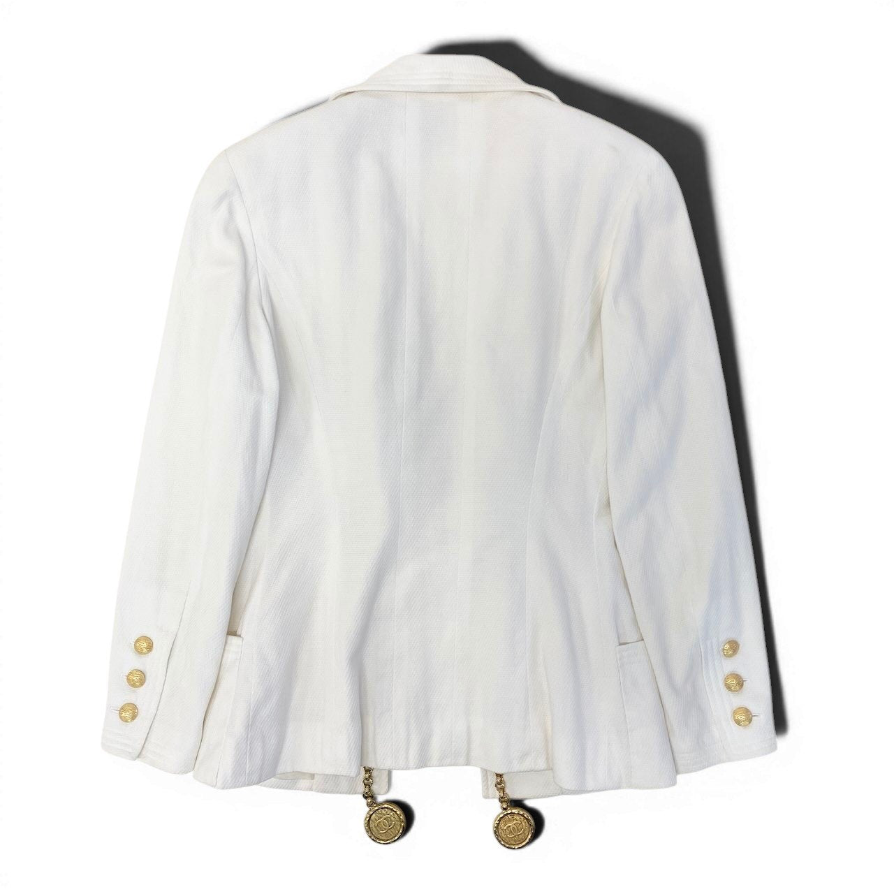 Ce27 CHANEL BOUTIQUE シャネル テーラードジャケット ココマークチェーン 金ボタン サイズ36 ホワイト レディース 女性服ta1