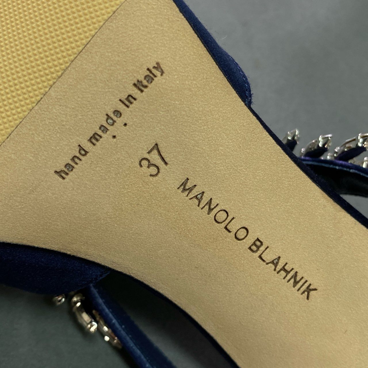 7a28 《極美品》 MANOLO BLAHNIK マノロブラニク クリスタル ヒールパンプス ミュール シューズ ビジュー ピンヒール イタリア製 37 ネイビー