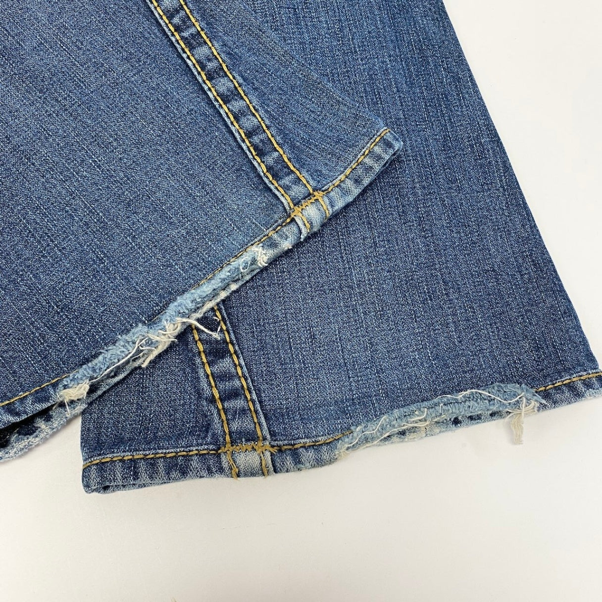 55d30 TRUE RELIGION トゥルーレリジョン 米国製 JOEY BIG T フレアデニム ブーツカット ラインストーン SEAT34 インディゴ コットン100％ メンズ 紳士服u02t