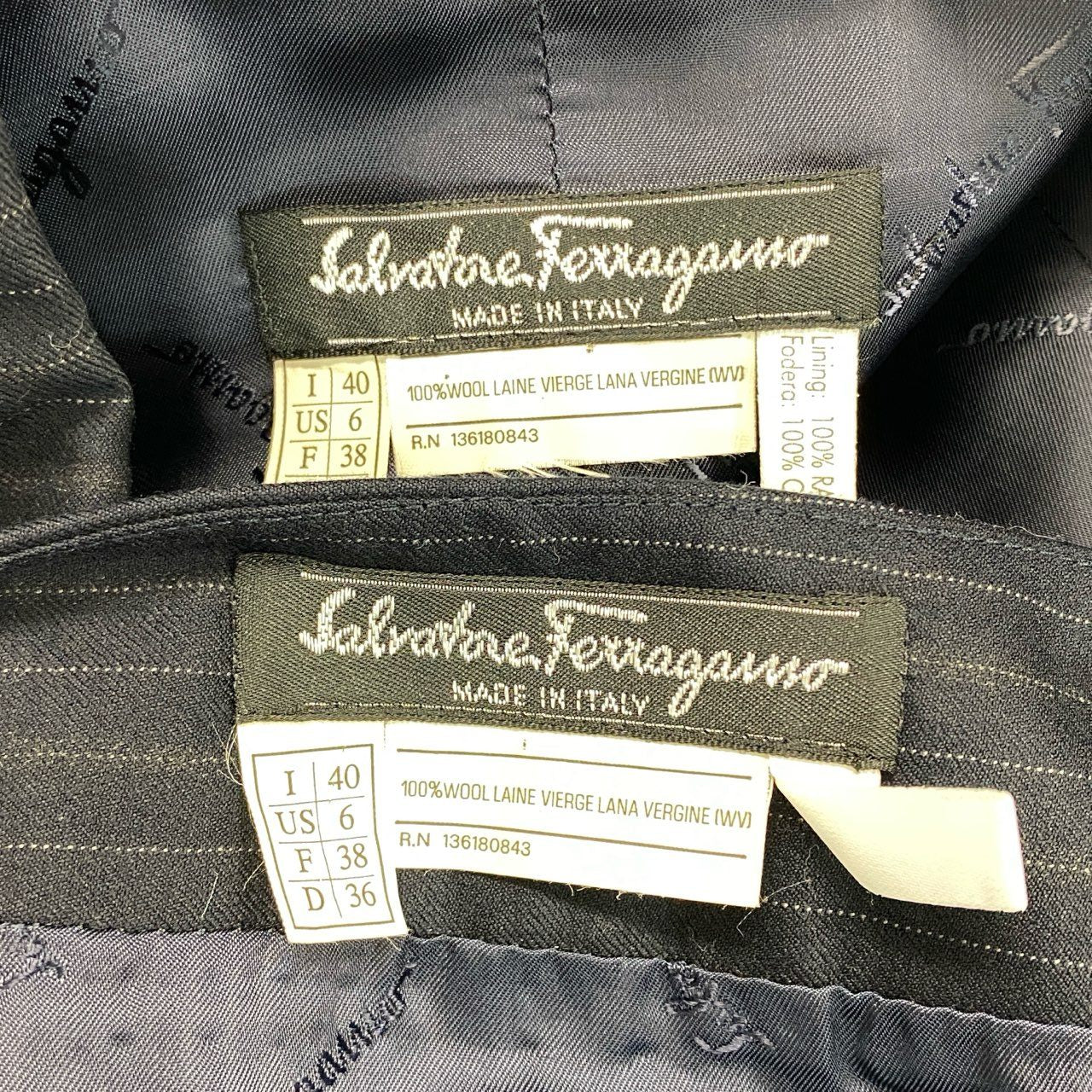 85b10 【美品】Salvatore Ferragamo サルヴァトーレフェラガモ スカートスーツセットアップ ジャケット スカート ストライプ 40サイズ ネイビー ウール100％ レディース 女性用u02t