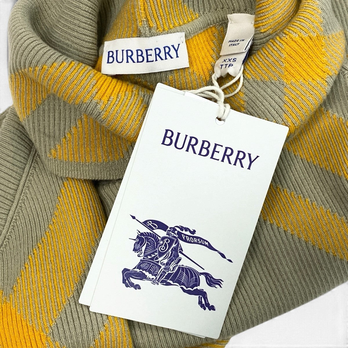 Mj13 【未使用タグ付】 BURBERRY バーバリー タートルネック リブニットセーター バイカラー 8077465 サイズXXS ベージュ イエロー メンズu02t