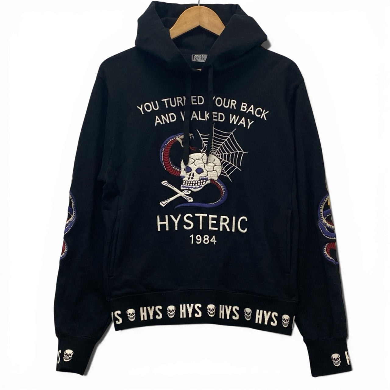78b12 【美品】HYSTERIC GLAMOUR ヒステリックグラマー プルオーバーフーディー パーカー スカル 刺繍 トップス Mサイズ ブラック コットン100％ メンズu02t