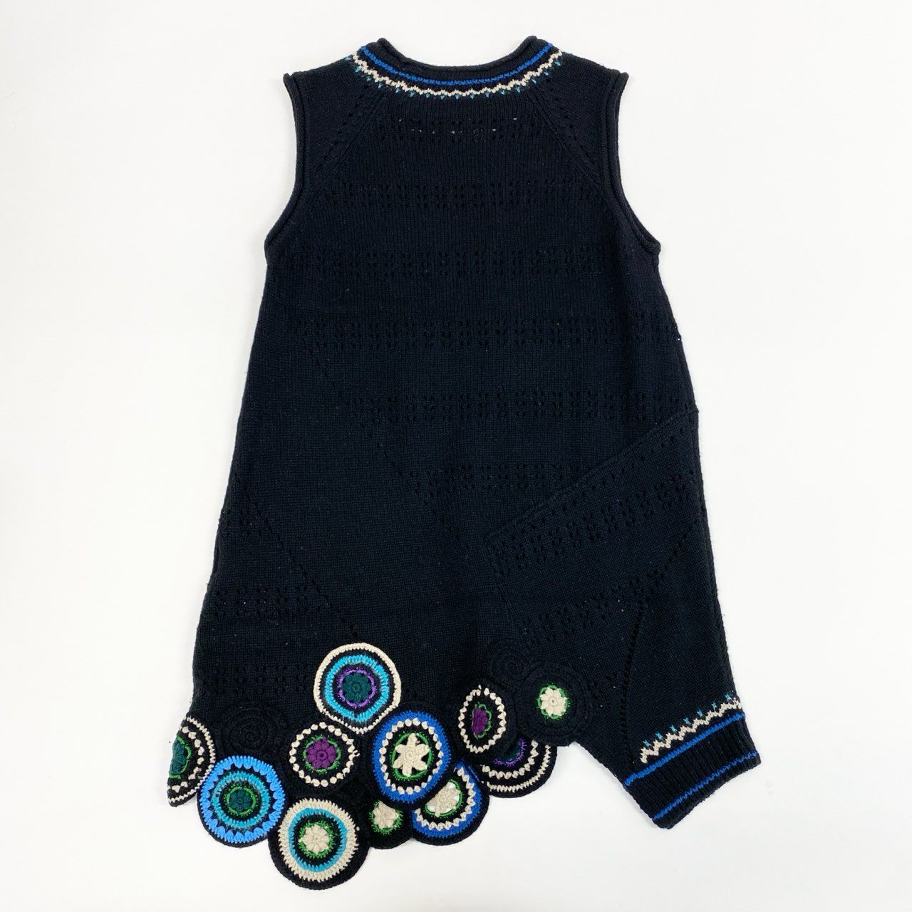 41k26 TOKUKO 1er VOL トクコプルミエヴォル ノースリーブ ニットワンピース 膝丈 クロシェ編み レディース 女性用 9 ブラックu02t