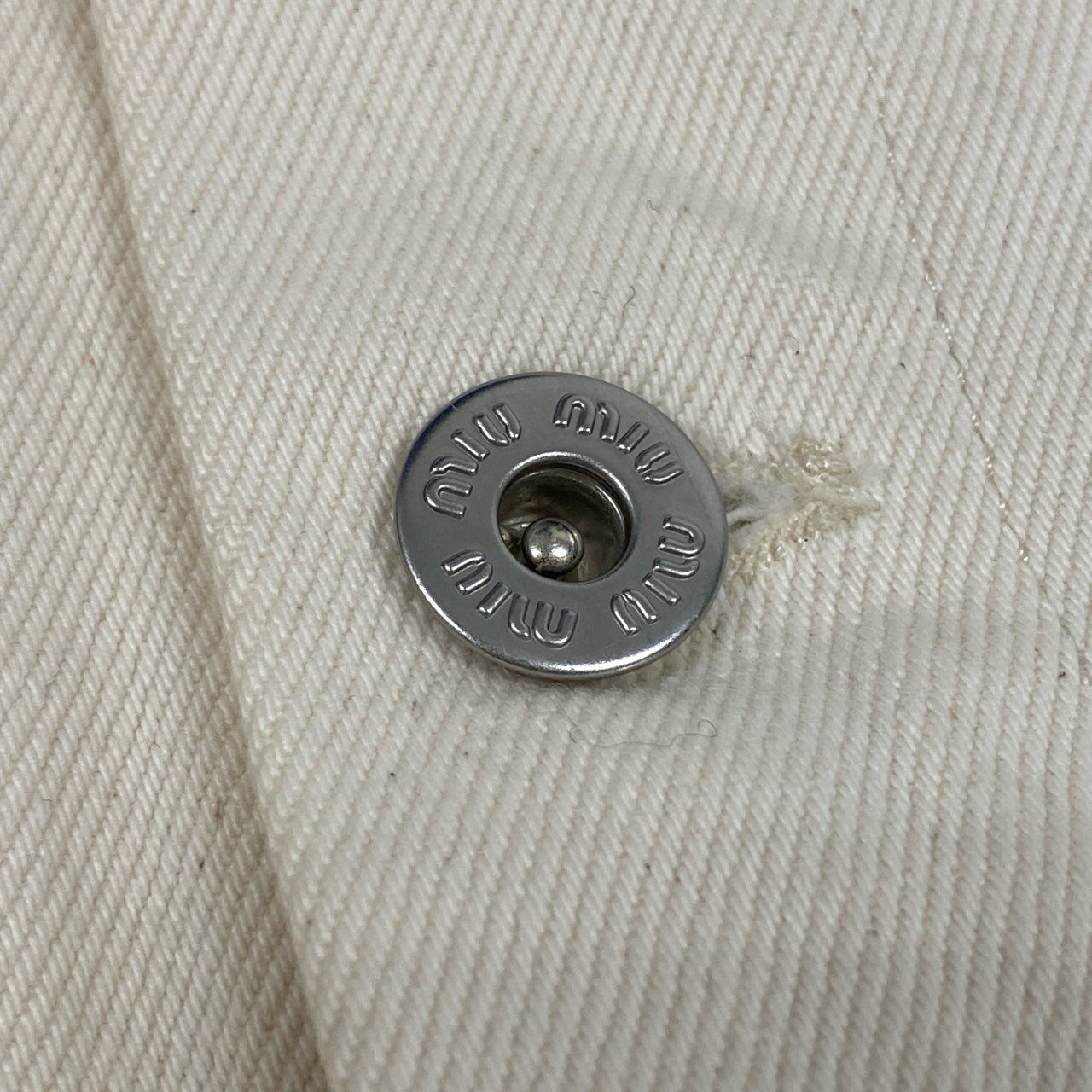 Ia23 miu miu ミュウミュウ バックロゴプリント ダメージ加工 クロップドデニムジャケット 短丈ジャケット サイズ42 レディースta1