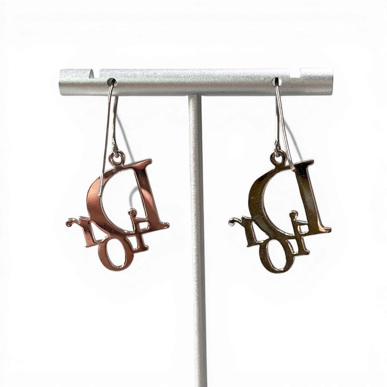 d9 Christian Dior クリスチャンディオール ロゴデザイン 両耳 ピアス Logo Design Pierced Earrings シルバー アクセサリーt18r