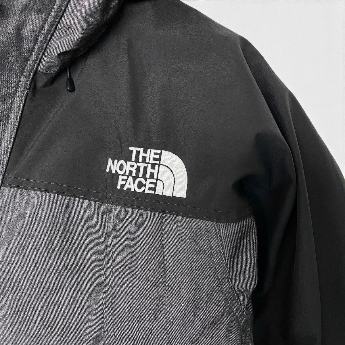 12i25 THE NORTH FACE ザノースフェイス マウンテンライトデニムジャケット ゴアテックス ロゴ刺繍 XLサイズ グレー ブラック ナイロン100％ メンズ 男性用u02t