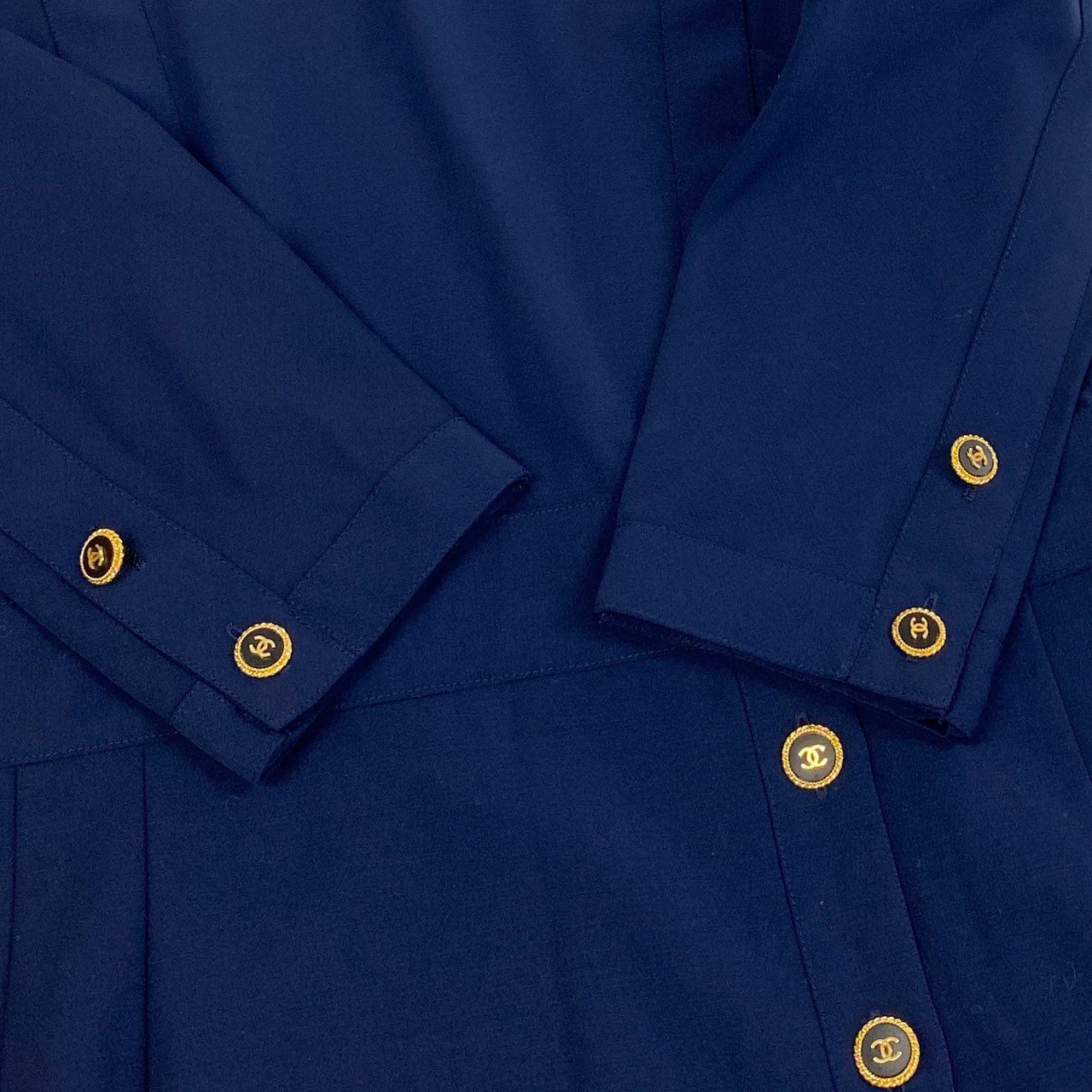 44a15 【archive】CHANEL ヴィンテージ シャネル 1991年 ランウェイ ココマークボタン ワンピース 長袖ワンピース サイズ38 ネイビー ウール100 レディースta1