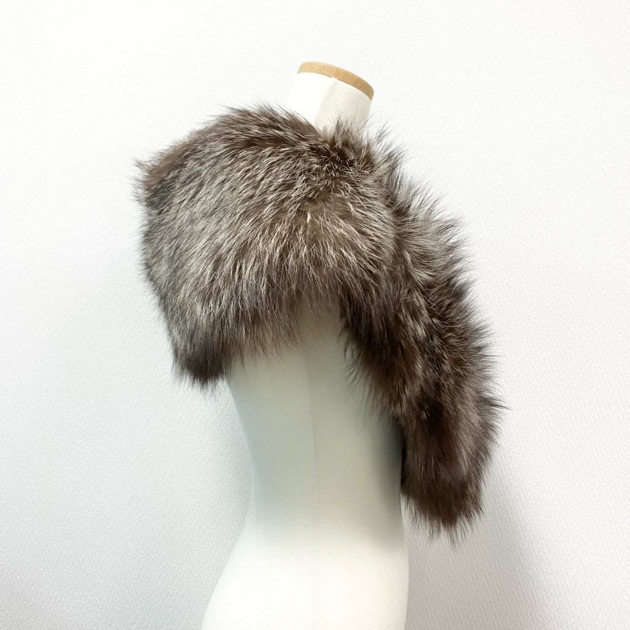86j23 最高級毛皮 シルバーフォックス 毛皮マフラー ティペット 衿巻き ブラウン系 フォックスファー レディース ボリューム◎u02t