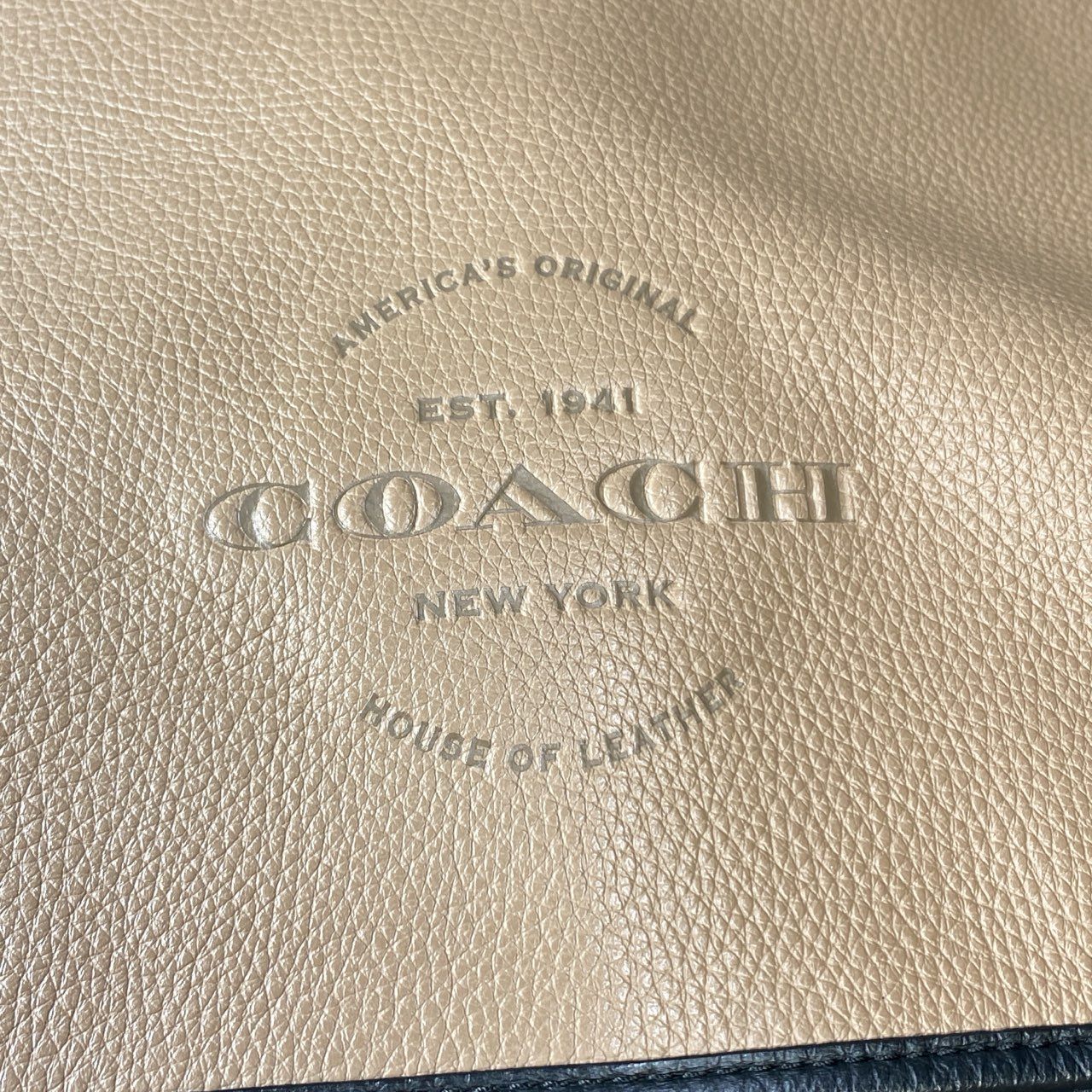 bk18《美品》 COACH コーチ 斜め掛け メッセンジャーバッグ ショルダーバッグ C5395 ベージュ ブラック レザー クロスボディ 鞄 カバン A4収納可 ビジネスt18r