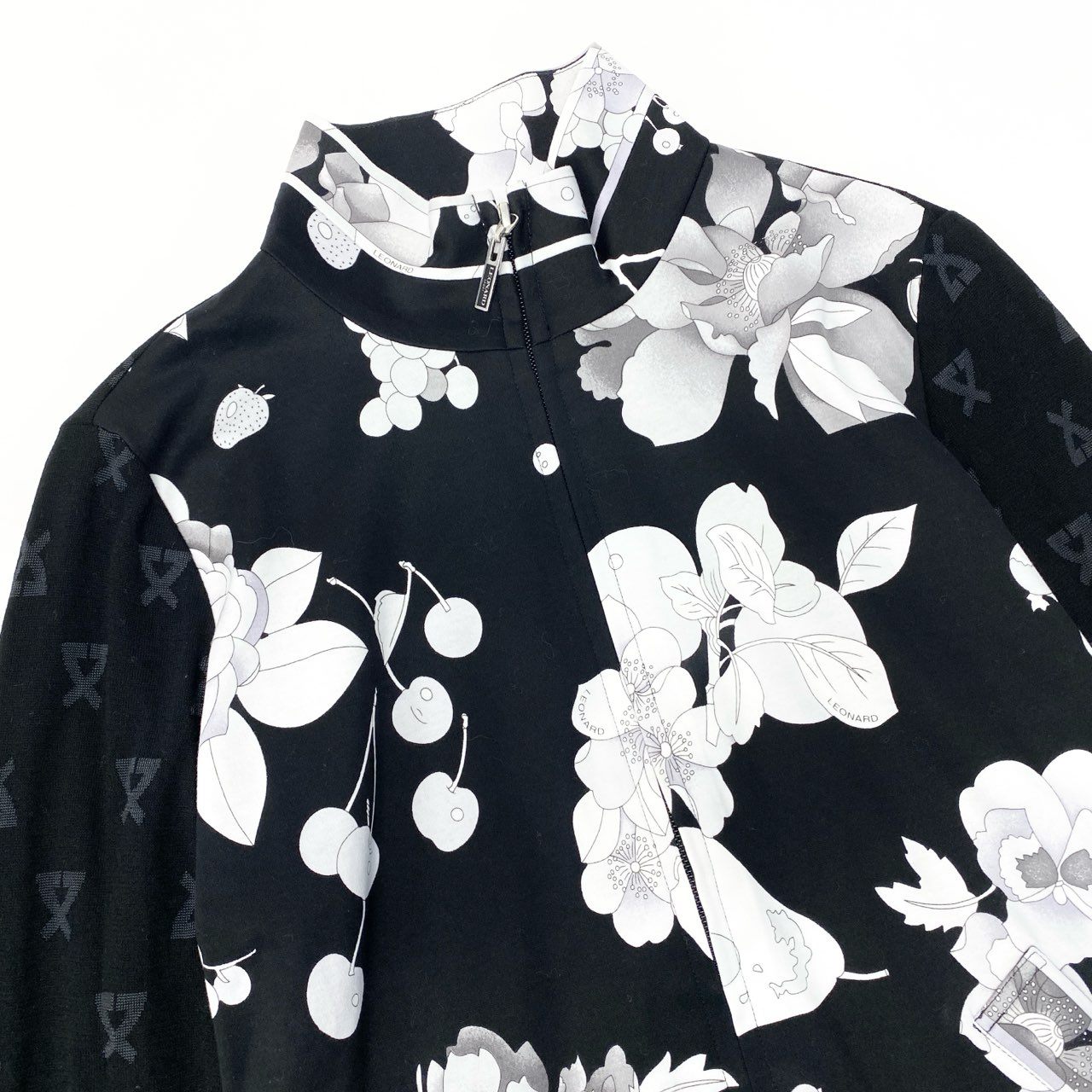 11b6【美品】LEONARD SPORT レオナール スポーツ ハイネックジップアップニットジャケット 美しい花柄プリント 素材切替 0558331 42サイズ モノトーン レディース 女性用u02t
