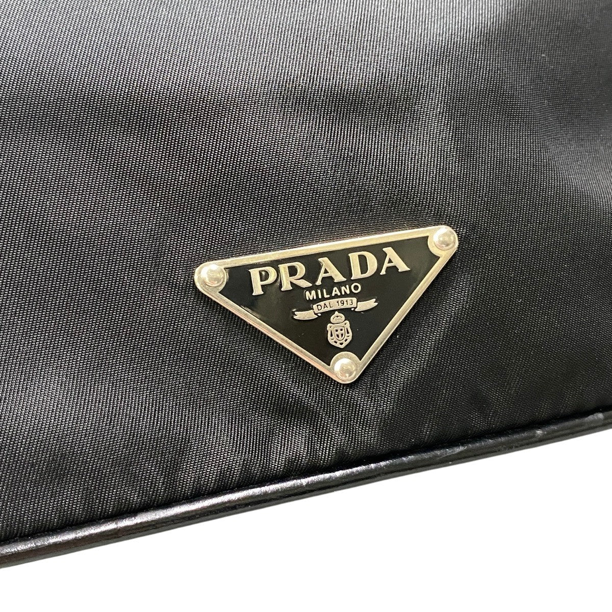 g31 PRADA アクセサリーポーチ ハンドバッグ 三角ロゴプレート ナイロン ブラック ナイロン レディース 女性用ta1