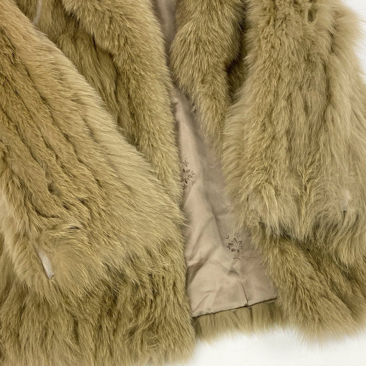 25L5 SAGA FOX サガフォックス 銀サガ フォックスファー コート サイズF ベージュ 最高級本毛皮 FUR COAT 裏地刺繍t18r