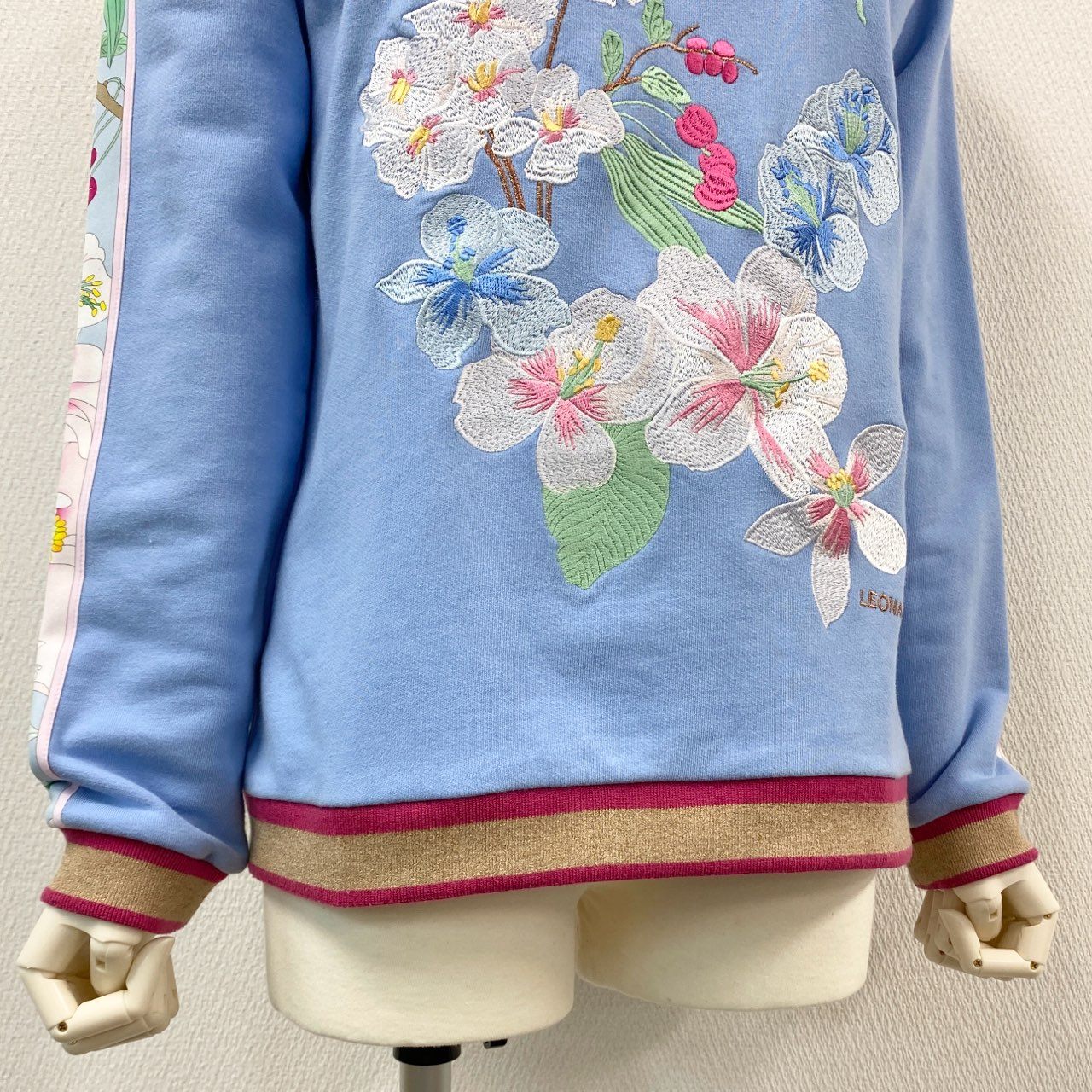 12i25 LEONARD PARIS レオナール 高級インポートライン 花柄刺繍 スウェット トレーナー トップス S ライトブルー レディースu02t
