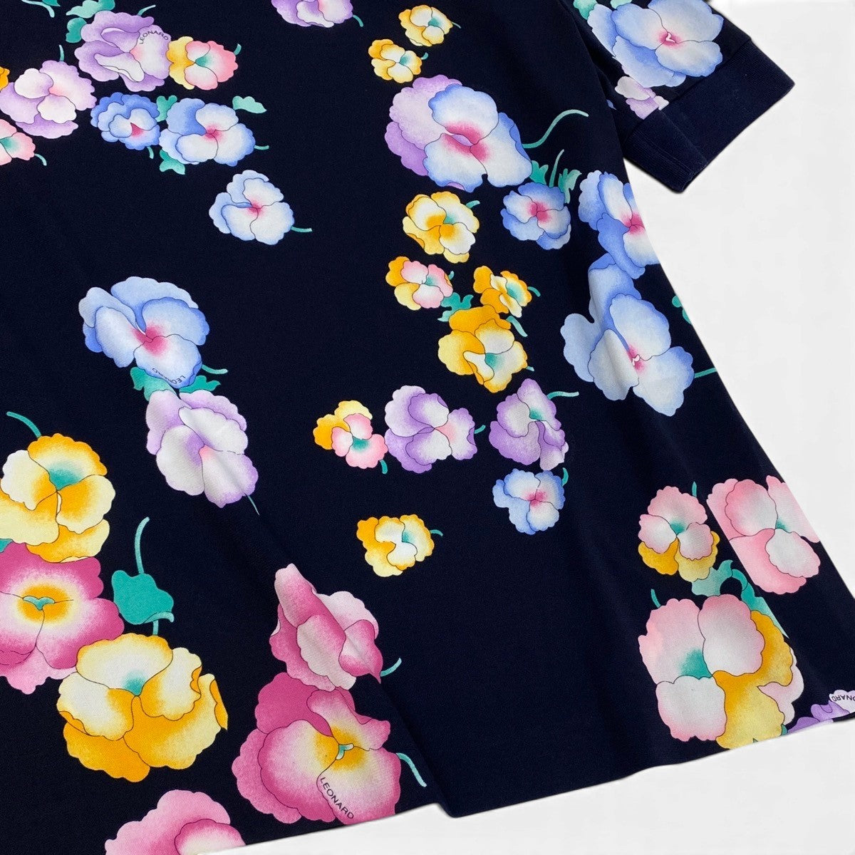 52f10 【美品】 LEONARD FASHION レオナール リブネック 半袖カットソー 美しい花柄プリント カンカン素材 サイズM ネイビー レディース 女性服u02t