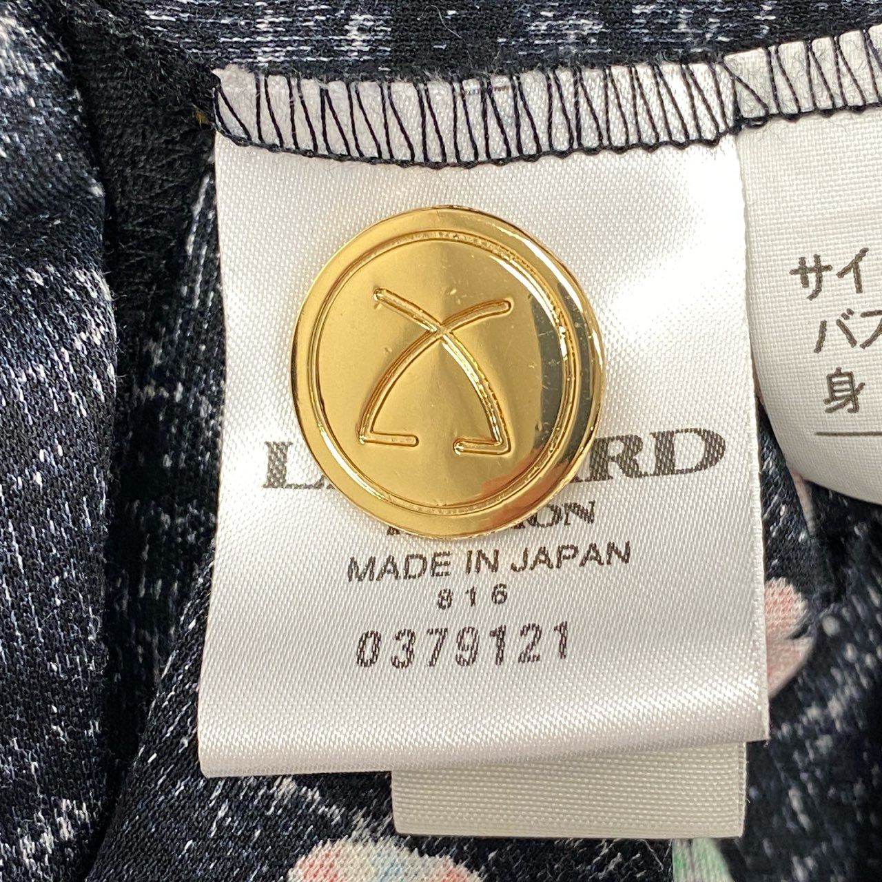 62g18 《美品》 LEONARD レオナール キャンディプリント カーディガン 0379121 M ブラック 綿100％ 金ボタン シアースリーブ トップス 日本製