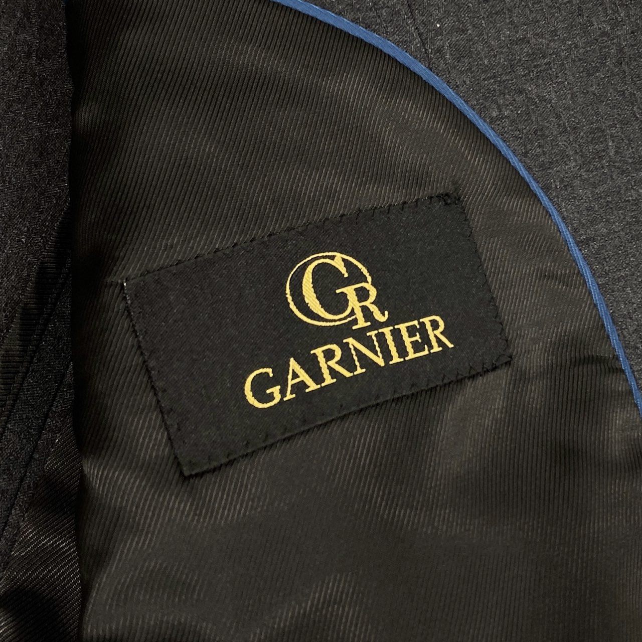 59j6《美品》 GARNIER ガルニエ 大きいサイズ 3ピース スリーピース セットアップスーツ シングルスーツ 総柄 メンズ 紳士服 LL ダークグレーu02t