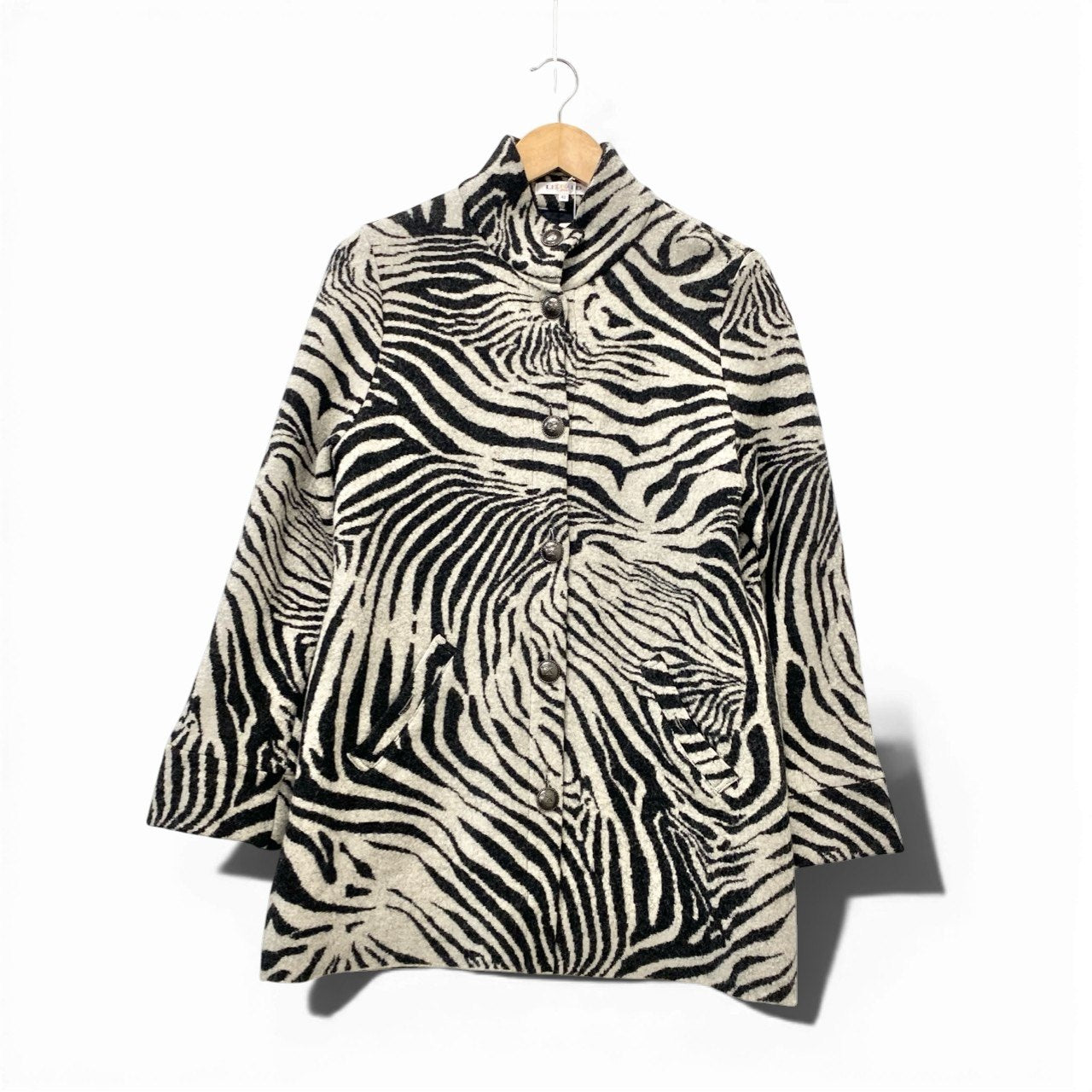 70b13 【美品】LEONARD SPORT レオナール スポーツ ウールジャケットコート ハイネックジャケット メタルロゴボタン ゼブラ柄 総柄 0567662 42サイズ グレー ブラック ウール100％ レディース 女性用u02t