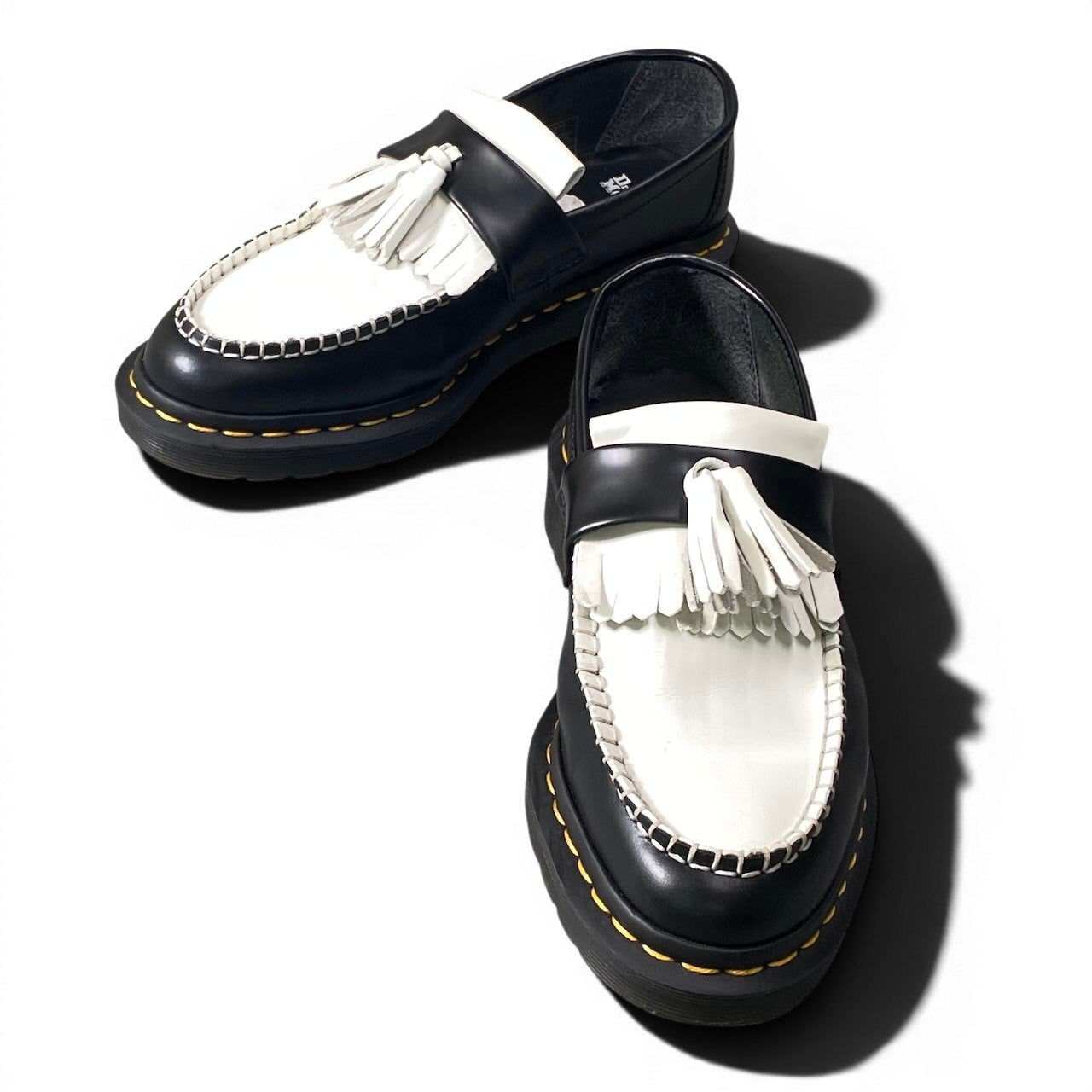 4e27 Dr.Martens ドクターマーチン ADRIAN エイドリアン タッセルローファー バイカラー イエローステッチ 21426009 UK6 ブラック ホワイト レザーo07t