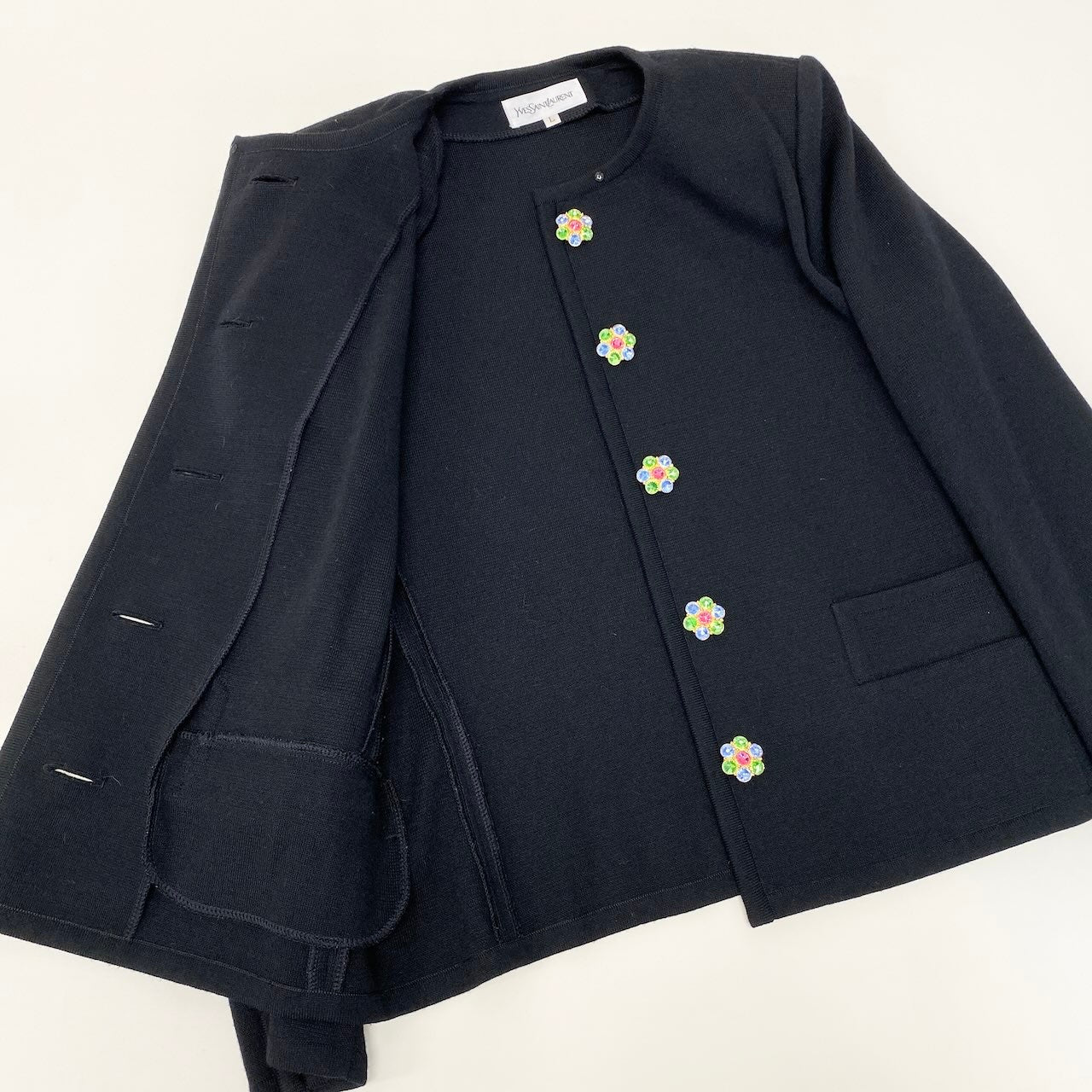 Ee26 YVES SAINT LAURENT イヴサンローラン ビジューボタン ノーカラー ニットジャケット サイズL ブラック ウール100％ レディース 女性服u02t