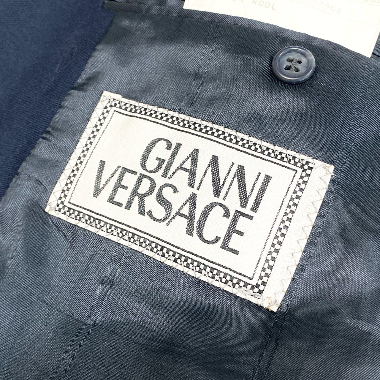 37a19 【美品】 GIANNI VERSACE ジャンニ ヴェルサーチ セットアップスーツ ダブルブレスト フォーマル テーラードジャケット タックパンツ イタリア製 メンズ 紳士服 サイズ50 ネイビー ウール100％u02t