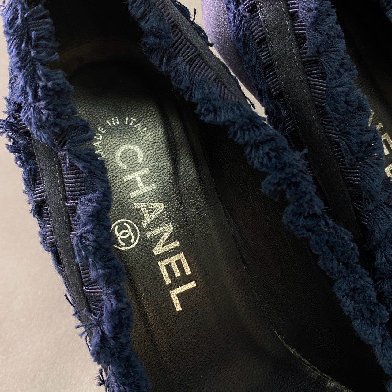 3j24 CHANEL シャネル CC ココマーク フリルリボン ヒールパンプス 37C ネイビー ブラック サテン パテントレザー エナメル シューズ Pumps イタリア製