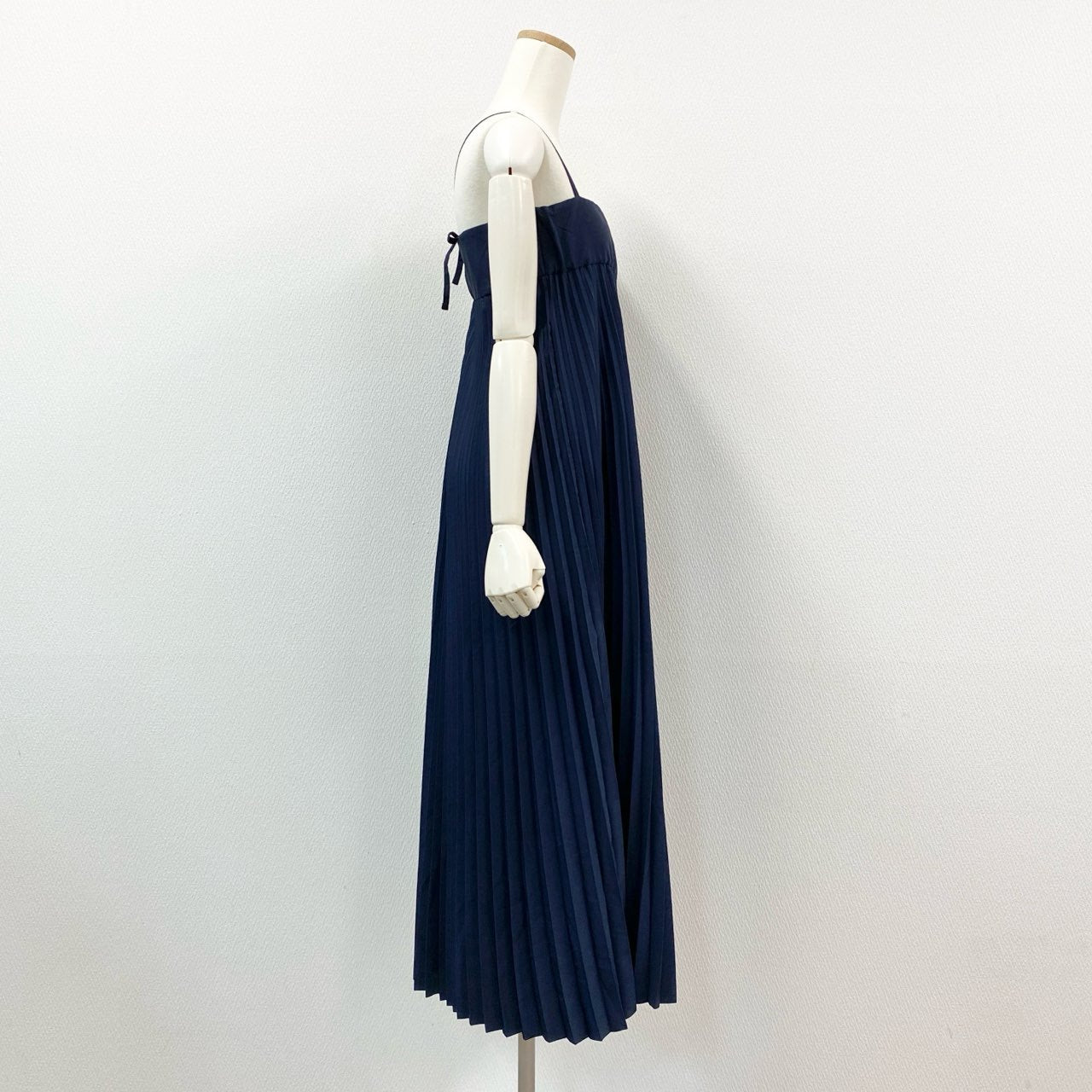 20j6 HYKE ハイク TAFFETA PLEATED MAXI DRESS プリーツ キャミワンピース ドレス 231-16171 045 1 ネイビー 日本製 レディースo07t