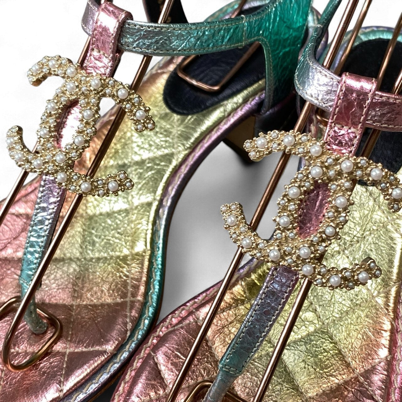 1k18 CHANEL シャネル ココマーク パールバックル トングサンダル G36402 35C ピンク グリーン シューズ グリポアt18r