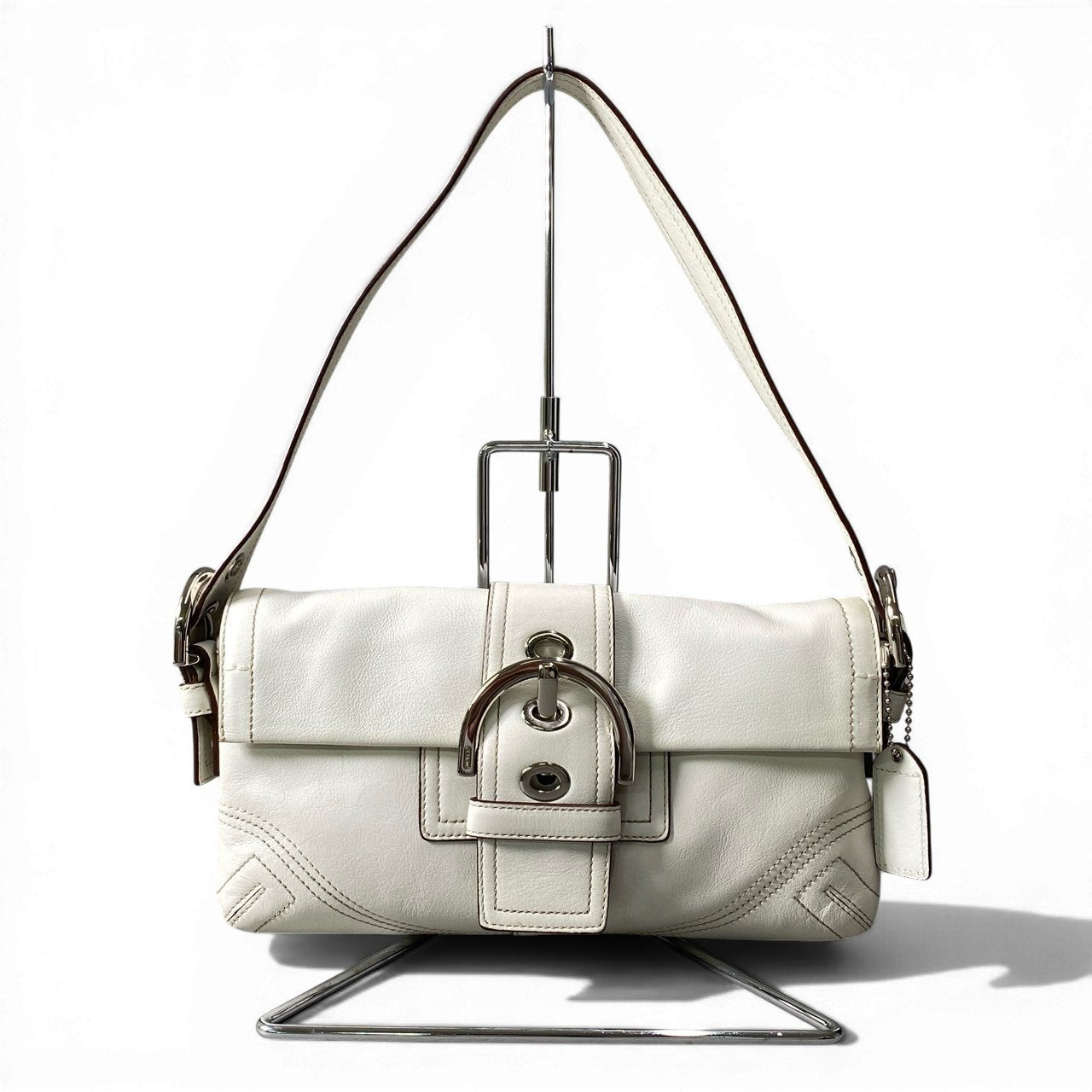 d9 《美品》 COACH コーチ ソーホー ワンショルダーバッグ Soho Smail Flap Bag 8A05 ホワイト レザー カバンt18r