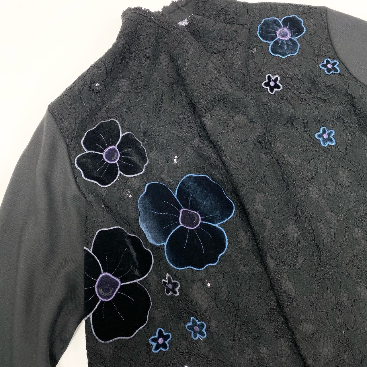 52k23 TOKUKO 1er VOL トクコプルミエヴォル レースジャケット フラワーモチーフ 花柄 アップリケ スパンコール装飾 レディース 女性用 9 ブラックu02t