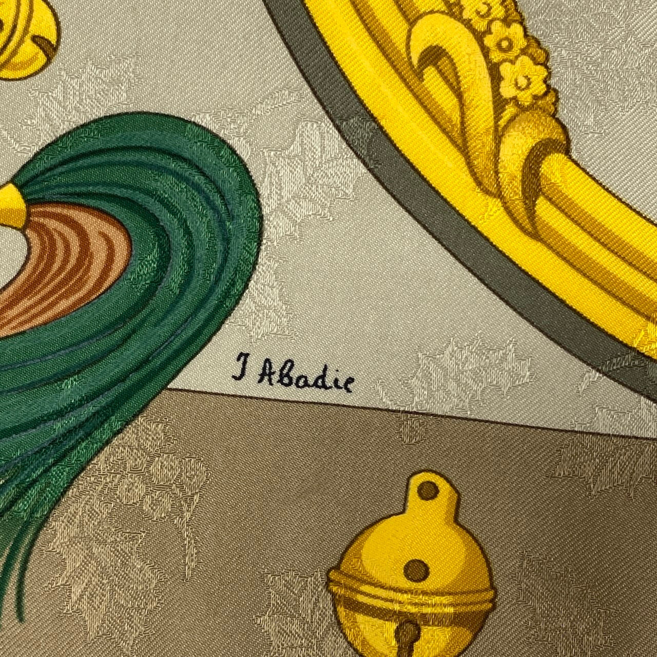 e8 《美品》 HERMES エルメス カレ90 羽飾りと鈴 スカーフ Carre 90 Plumes et Grelots ベージュ Silk 100％t18r
