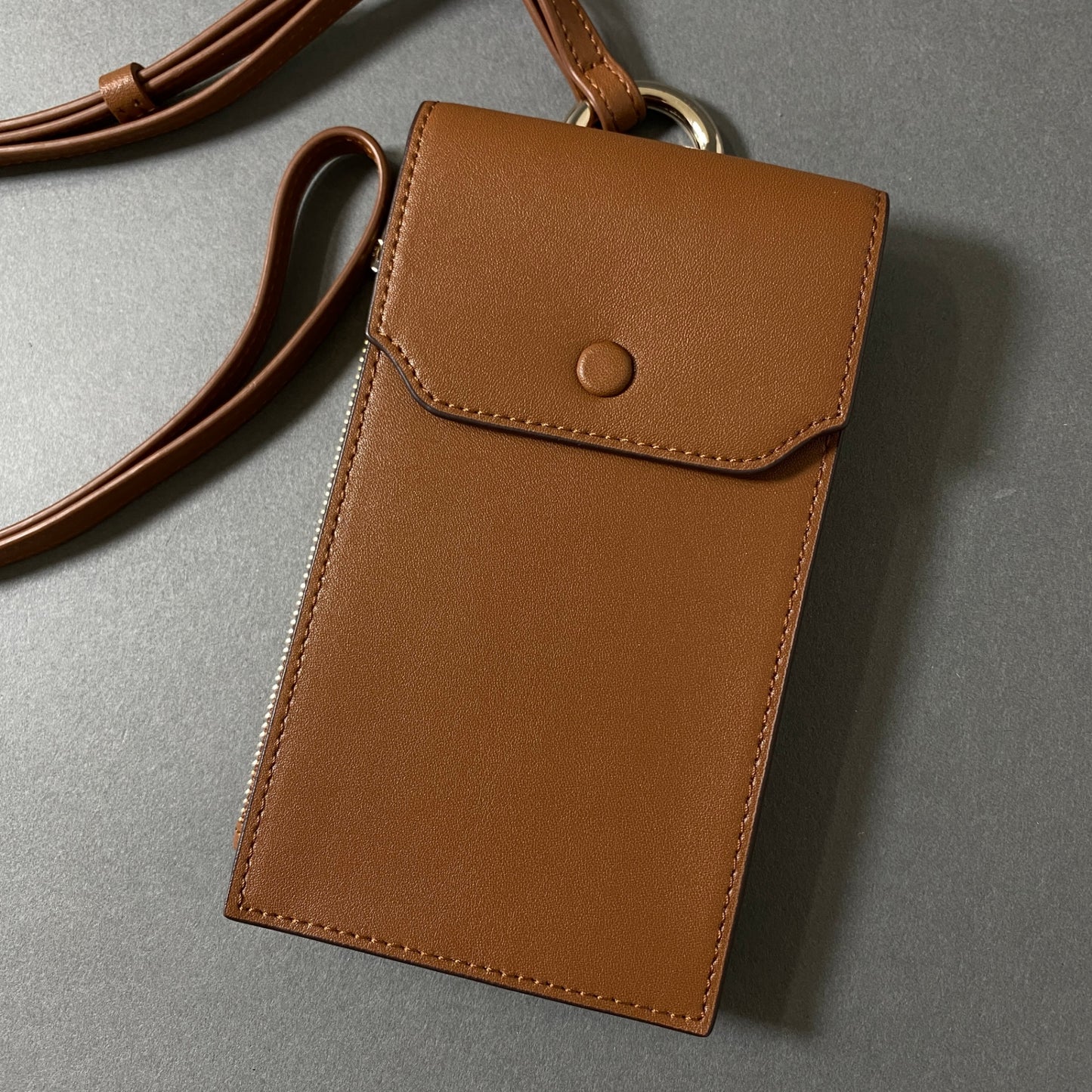 5f27 《未使用保管品》 OAD NEW YORK オーエーディー ニューヨーク IZZI PHONE CROSSBODY クロスボディ スマホケース ブラウン レザー マルチケース 財布 ポーチ